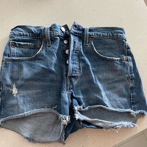 Levi’s shorts size 27